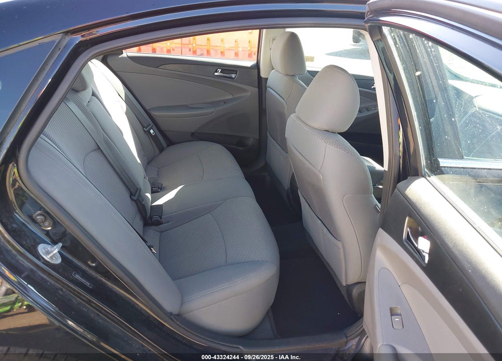 2013 HYUNDAI SONATA VIN: 5NPEB4AC0DH737160