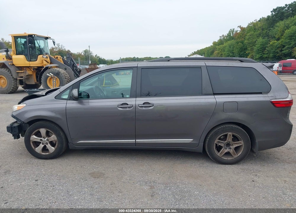 2017 TOYOTA SIENNA LE 8 PASSENGER VIN: 5TDKZ3DCXHS795474
