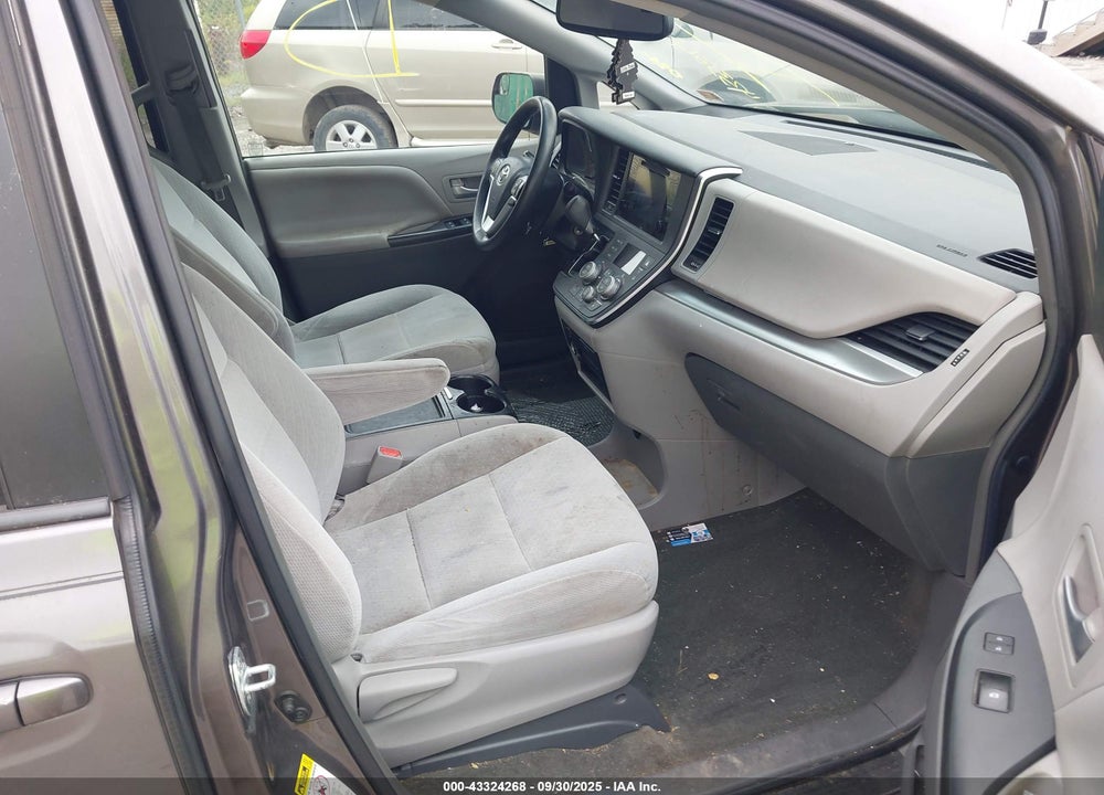 2017 TOYOTA SIENNA LE 8 PASSENGER VIN: 5TDKZ3DCXHS795474
