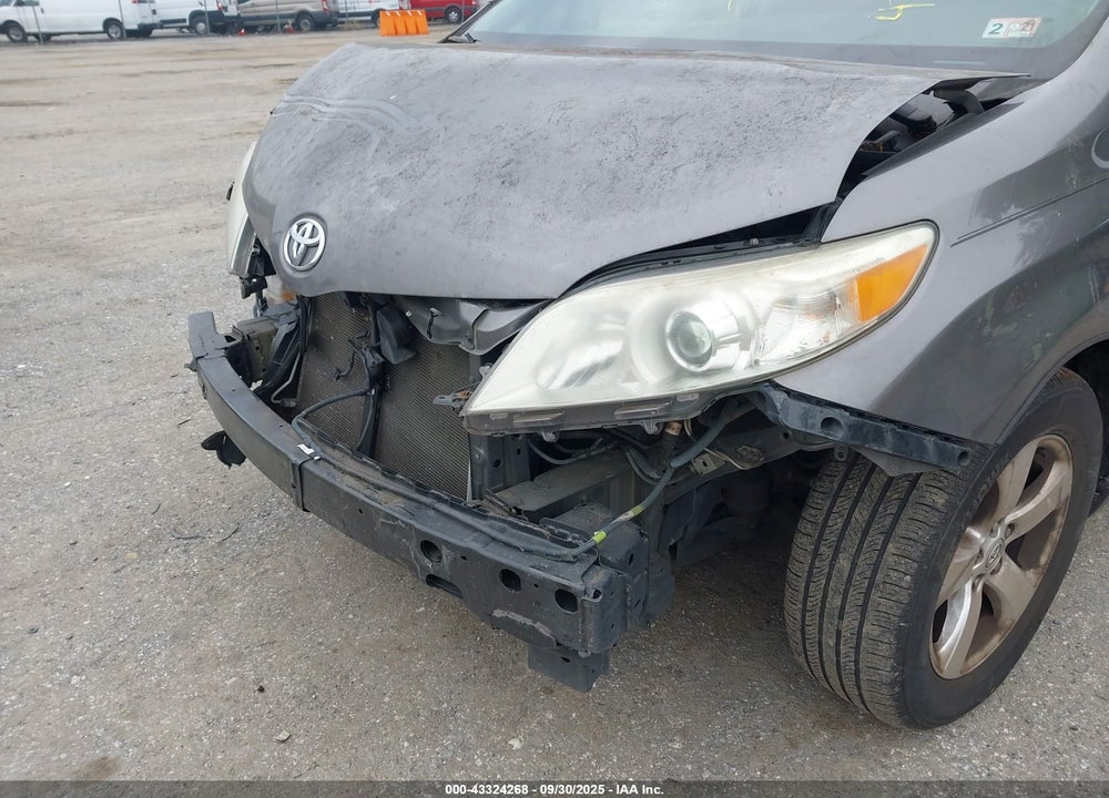 2017 TOYOTA SIENNA LE 8 PASSENGER VIN: 5TDKZ3DCXHS795474