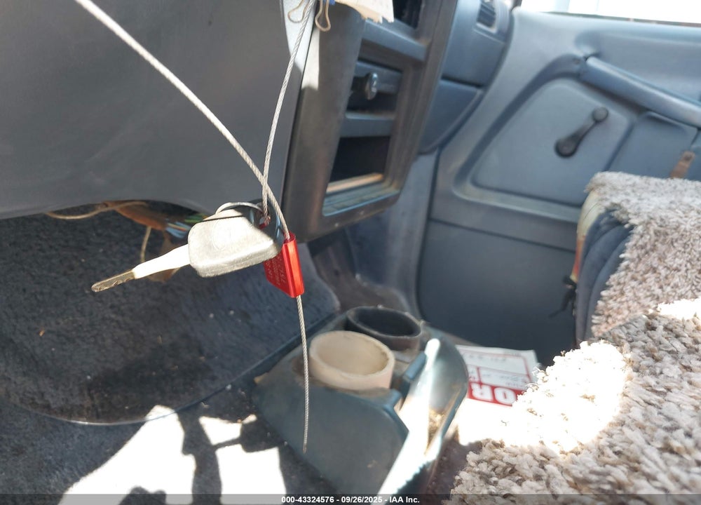 1993 FORD AEROSTAR VIN: 1FMCA11U2PZB16562
