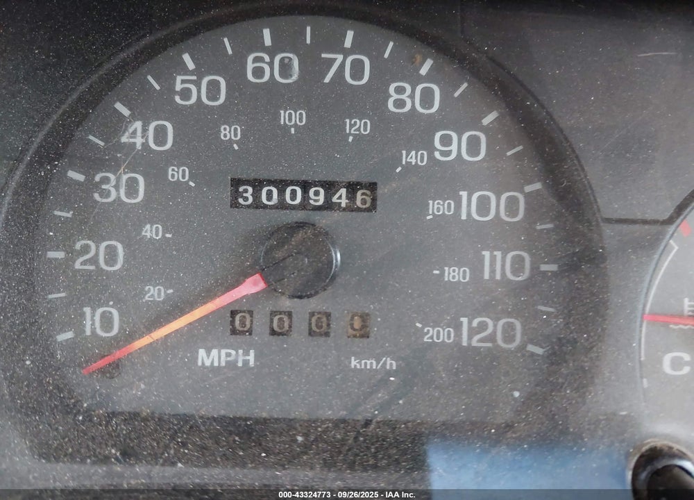 2003 FORD CROWN VICTORIA LX VIN: 2FAHP74W53X157086