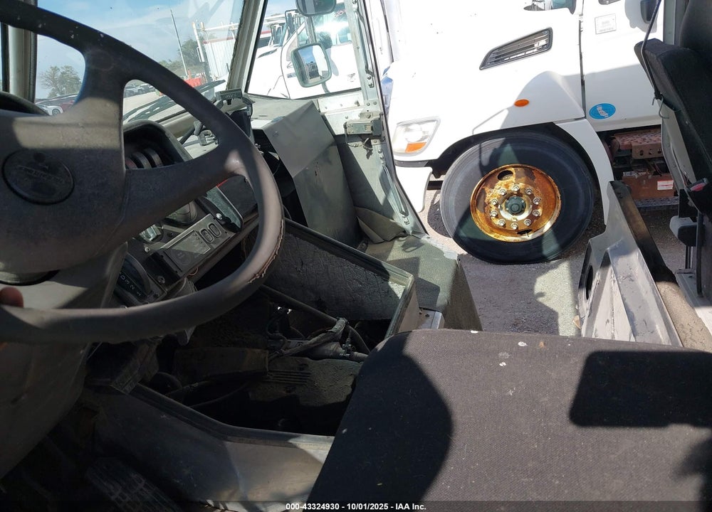 2007 FREIGHTLINER CHASSIS M LINE WALK-IN VAN VIN: 4UZAANBW67CY11905