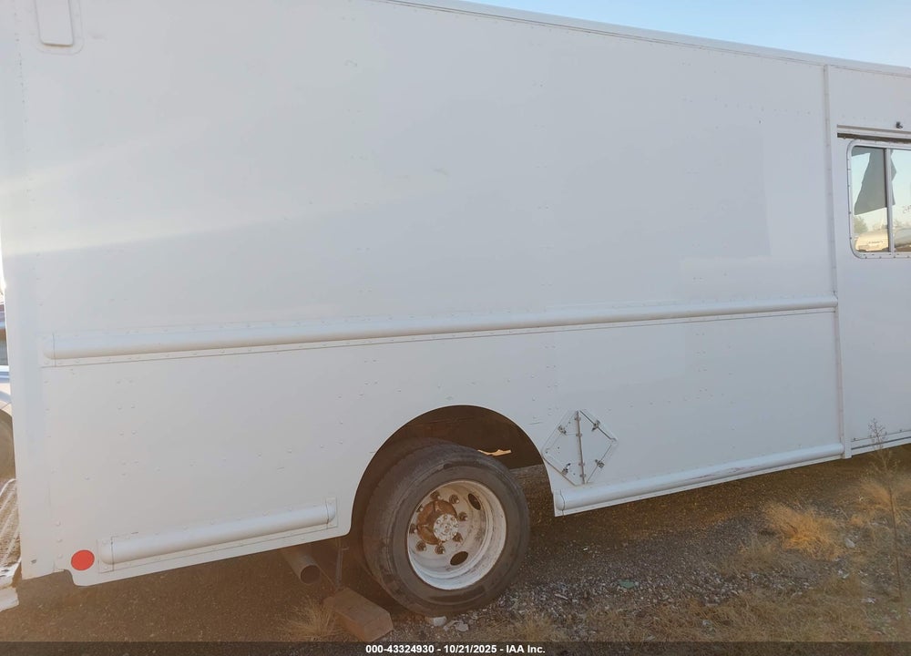 2007 FREIGHTLINER CHASSIS M LINE WALK-IN VAN VIN: 4UZAANBW67CY11905