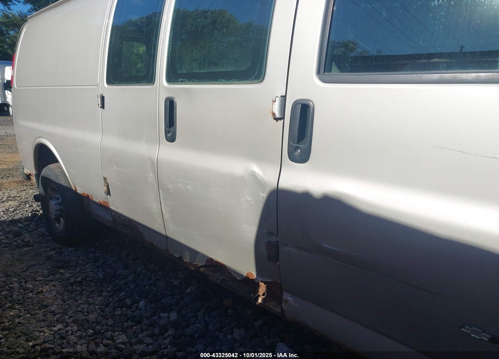 2006 CHEVROLET EXPRESS WORK VAN VIN: 1GCHG39U261117880