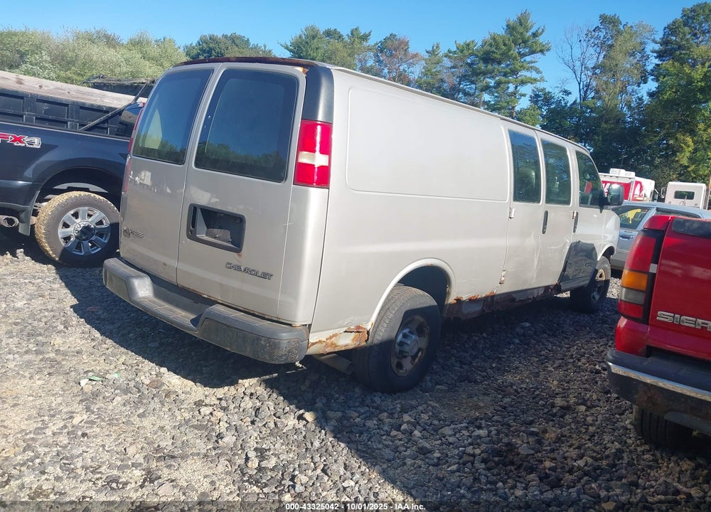 2006 CHEVROLET EXPRESS WORK VAN VIN: 1GCHG39U261117880