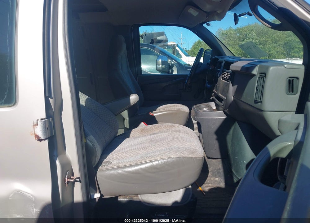 2006 CHEVROLET EXPRESS WORK VAN VIN: 1GCHG39U261117880
