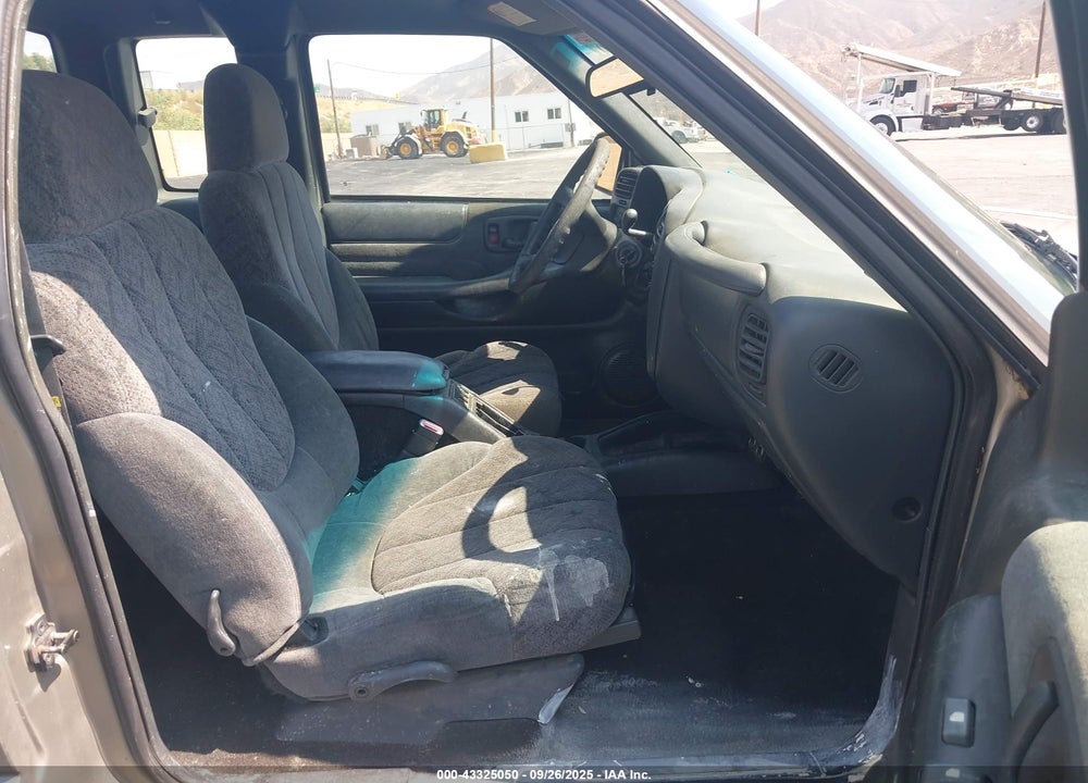 2001 GMC SONOMA SLS VIN: 1GTCS19W518244718