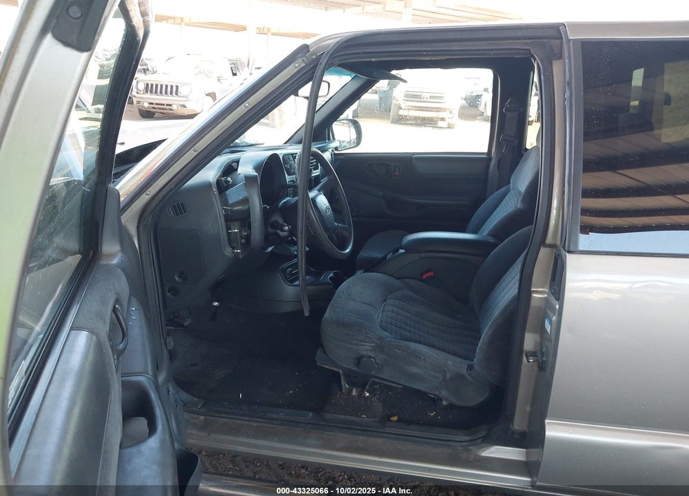 1999 CHEVROLET S-10 LS VIN: 1GCDT19X1X8151004