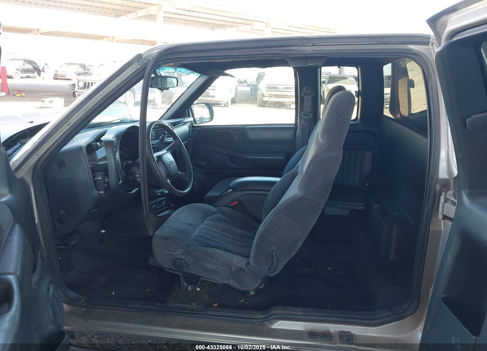 1999 CHEVROLET S-10 LS VIN: 1GCDT19X1X8151004
