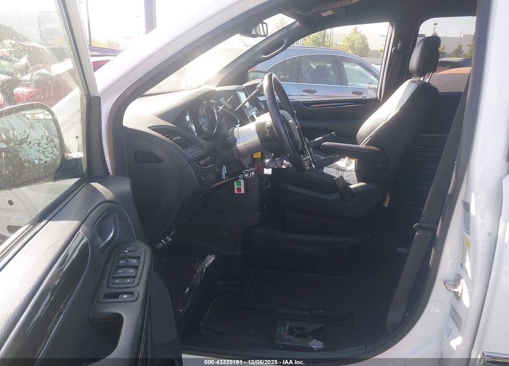 2015 CHRYSLER TOWN & COUNTRY S VIN: 2C4RC1HG4FR602677
