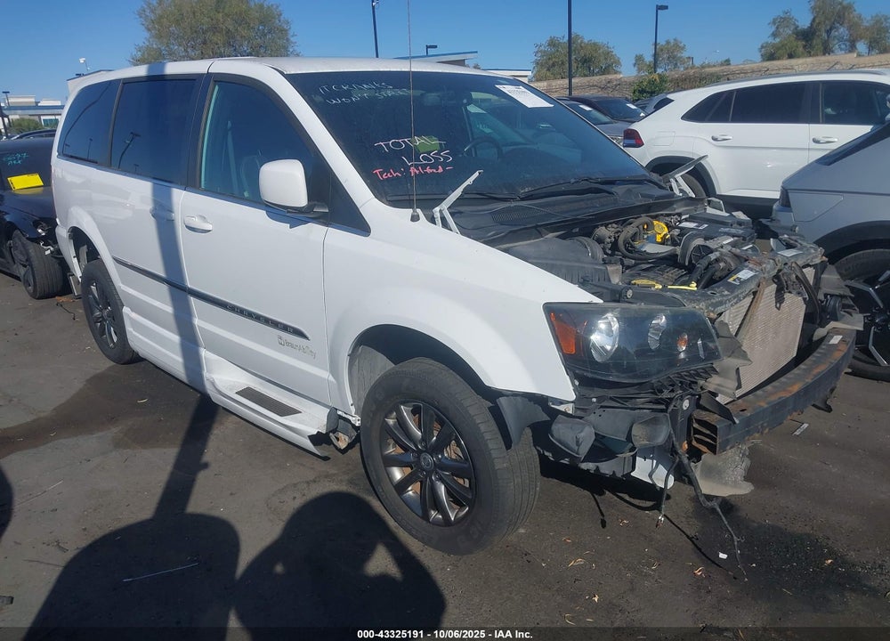 2015 CHRYSLER TOWN & COUNTRY S VIN: 2C4RC1HG4FR602677