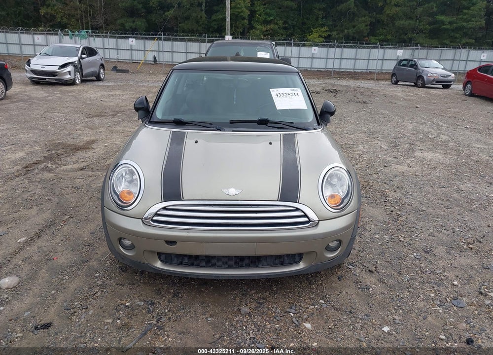 2010 MINI COOPER VIN: WMWMF3C52ATZ62595
