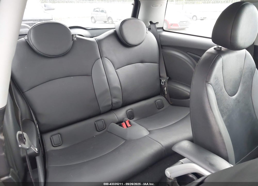 2010 MINI COOPER VIN: WMWMF3C52ATZ62595