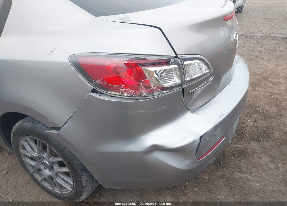 2013 MAZDA 3 VIN: JM1BL1UP5D1735666
