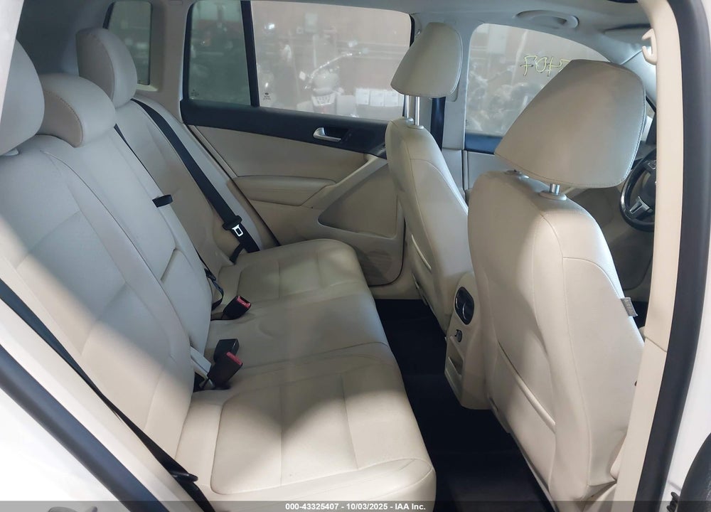 2012 VOLKSWAGEN TIGUAN VIN: WVGBV7AX1CW607892