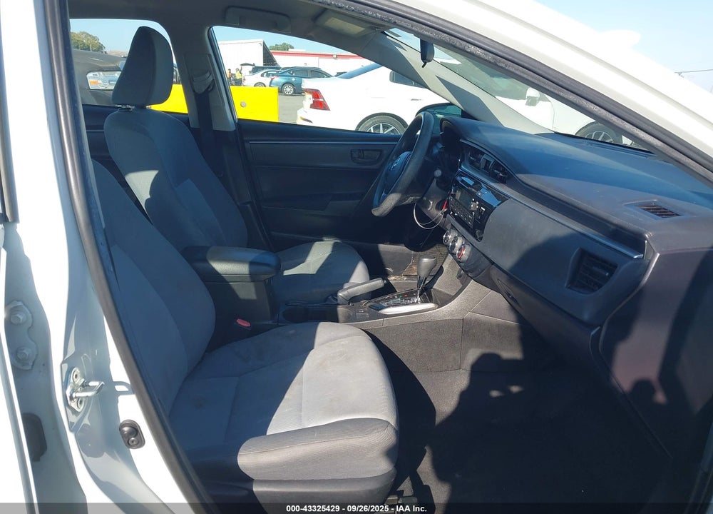 2015 TOYOTA COROLLA L VIN: 5YFBURHEXFP224246