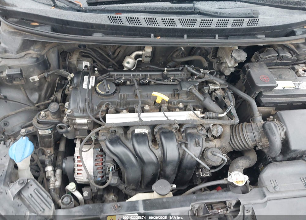 2015 HYUNDAI ELANTRA VIN: KMHDH4AE6FU261285