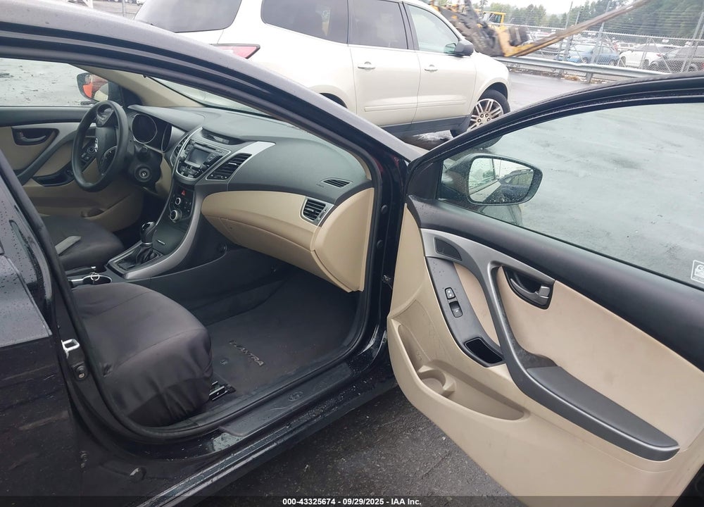2015 HYUNDAI ELANTRA VIN: KMHDH4AE6FU261285