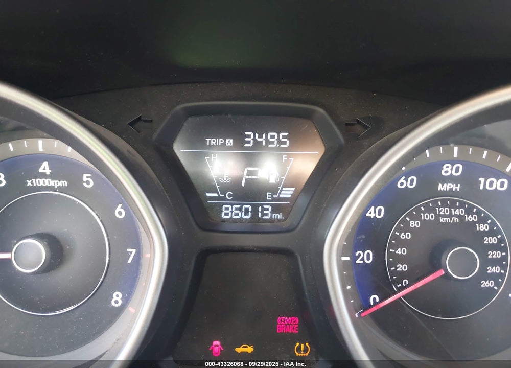 2016 HYUNDAI ELANTRA VIN: 5NPDH4AE8GH725581