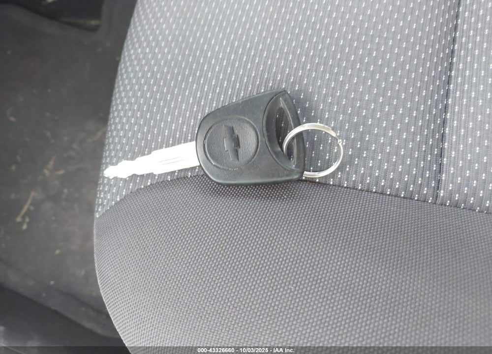 2009 CHEVROLET AVEO LT VIN: KL1TD56E69B604646