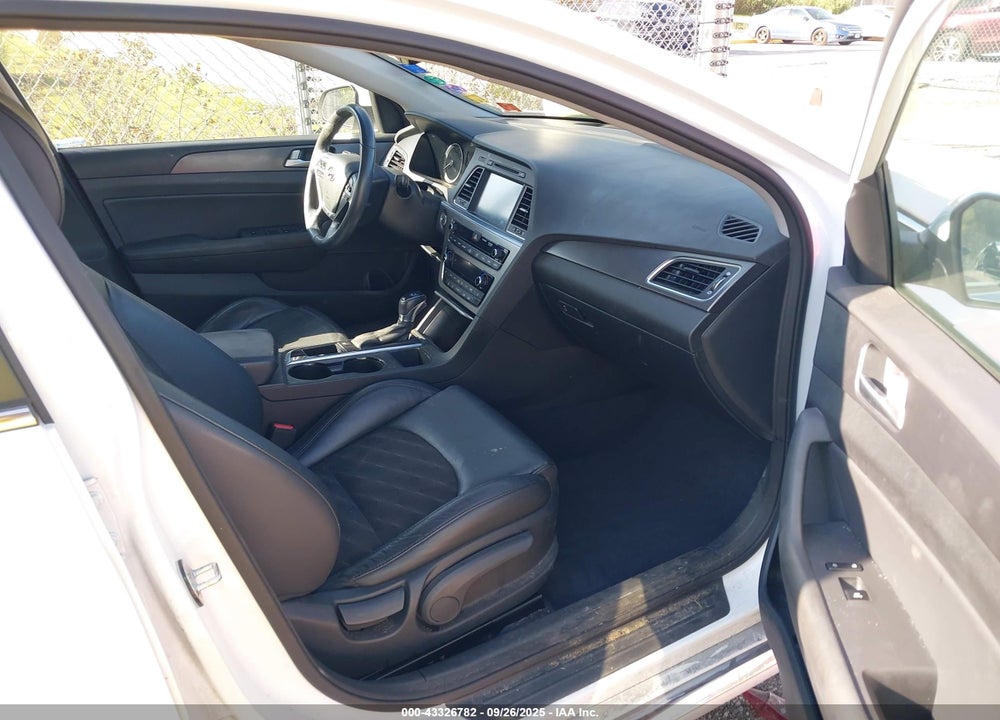 2015 HYUNDAI SONATA SPORT VIN: 5NPE34AF1FH043717