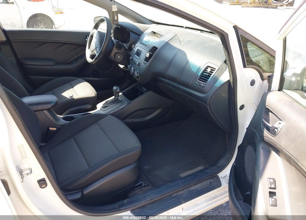 2015 KIA FORTE VIN: KNAFX4A64F5367895