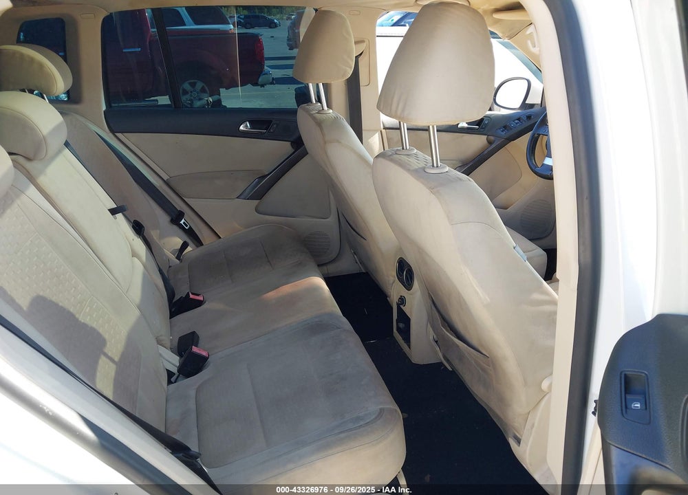 2009 VOLKSWAGEN TIGUAN VIN: WVGAV75N99W526152