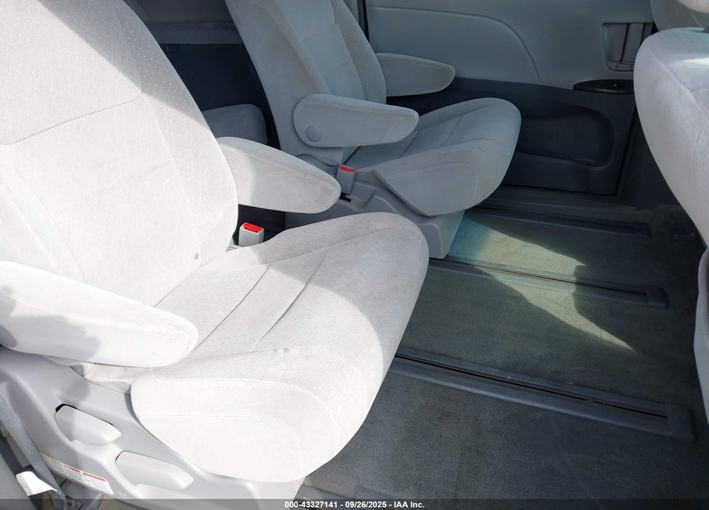 2015 TOYOTA SIENNA LE 7 PASSENGER VIN: 5TDJK3DC5FS096072