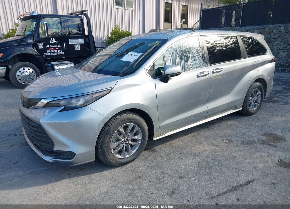 2024 TOYOTA SIENNA LE VIN: 5TDKRKEC2RS200188
