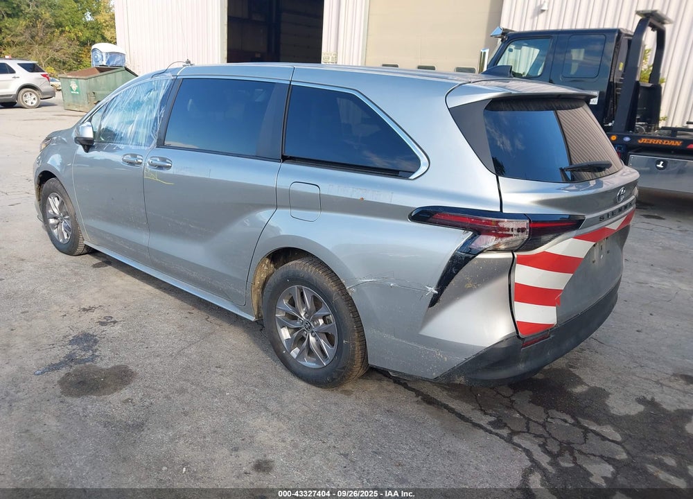 2024 TOYOTA SIENNA LE VIN: 5TDKRKEC2RS200188