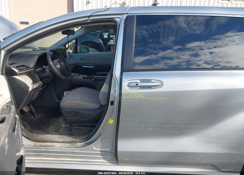 2024 TOYOTA SIENNA LE VIN: 5TDKRKEC2RS200188