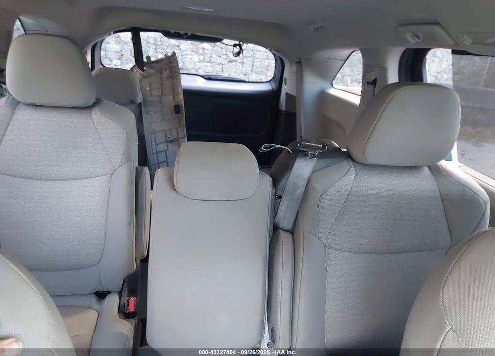 2024 TOYOTA SIENNA LE VIN: 5TDKRKEC2RS200188