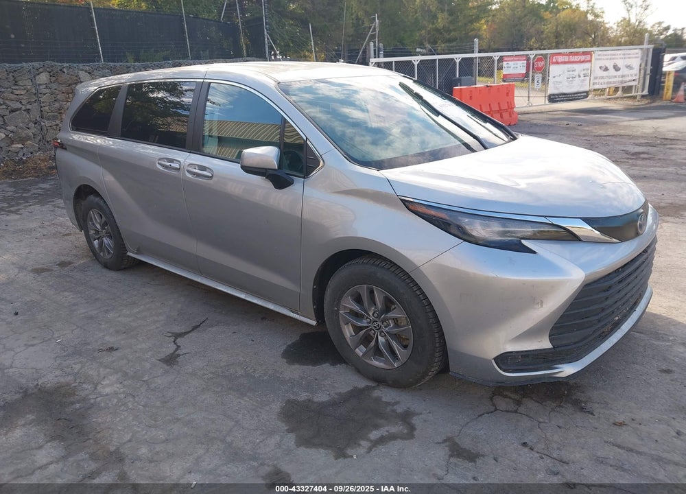2024 TOYOTA SIENNA LE VIN: 5TDKRKEC2RS200188