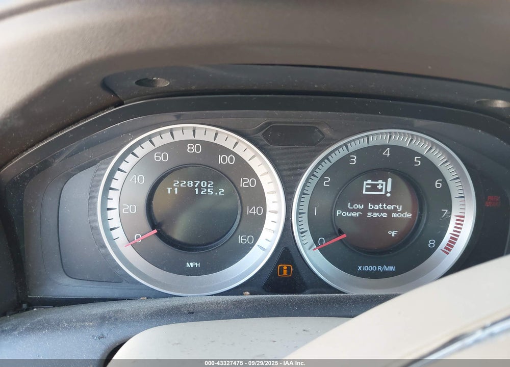 2011 VOLVO XC60 VIN: YV4902DZ2B2210566