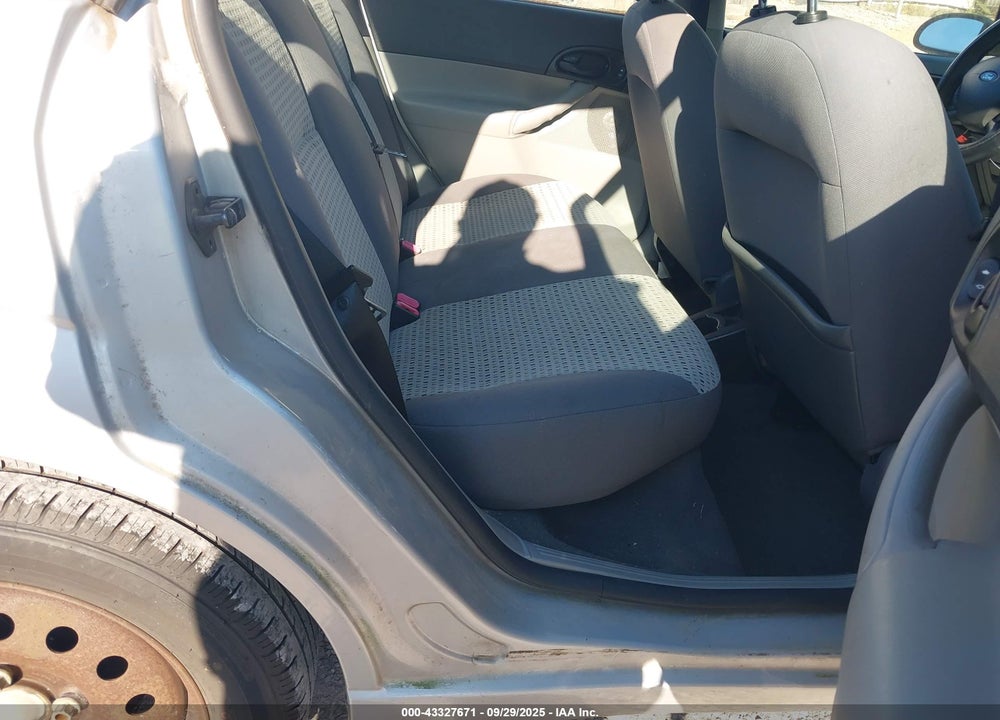 2007 FORD FOCUS VIN: 1FAFP34N57W366000