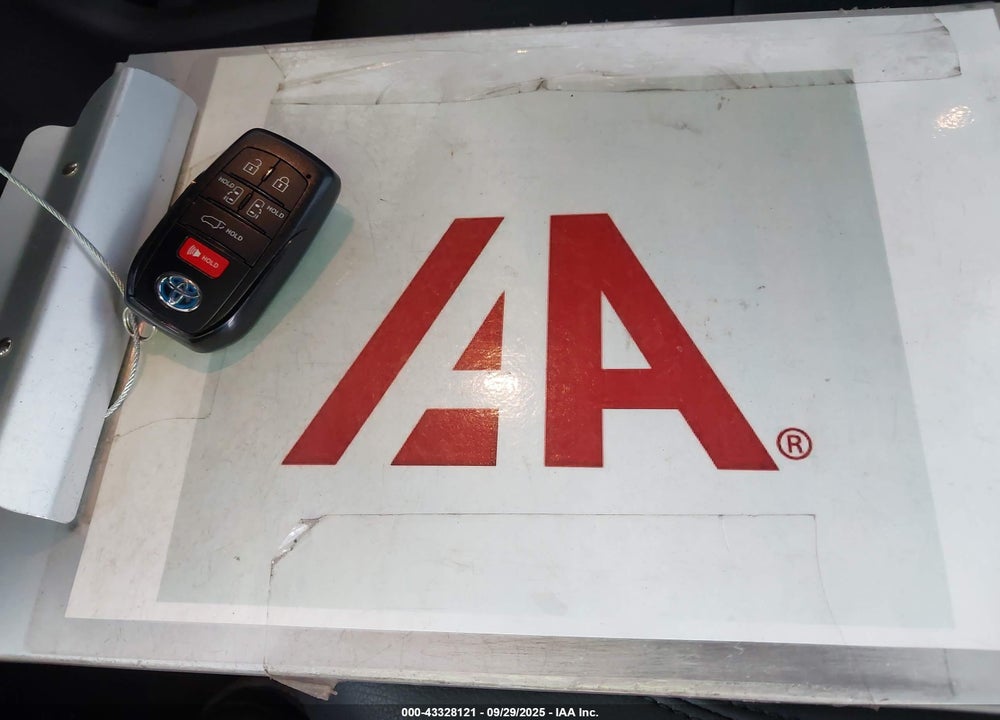 2025 TOYOTA SIENNA XSE VIN: 5TDXSKFC4SS206251