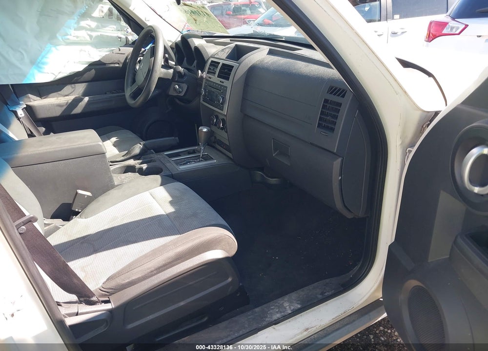 2008 DODGE NITRO SXT VIN: 1D8GU28K38W219386