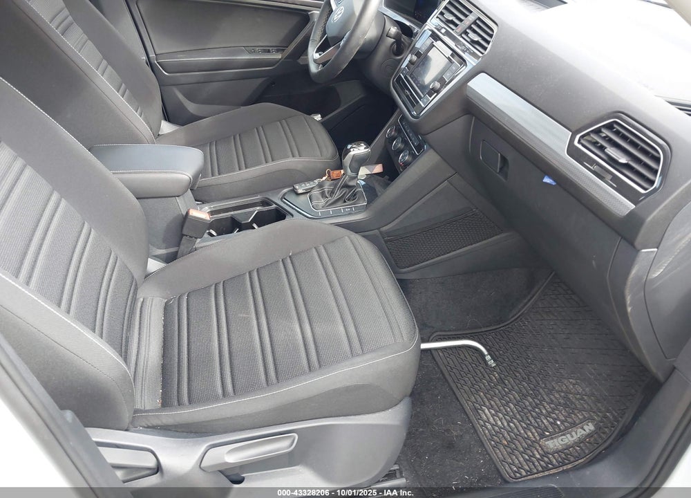 2024 VOLKSWAGEN TIGUAN VIN: 3VVRB7AX0RM057445