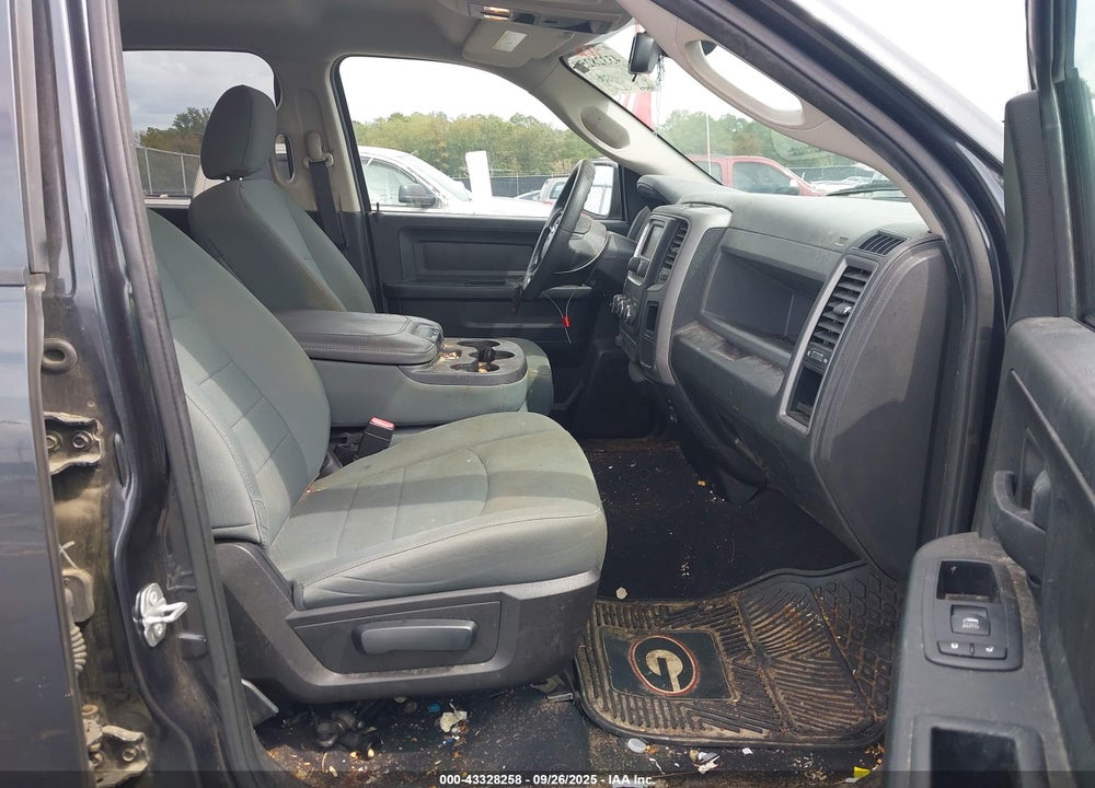 2016 RAM 1500 VIN: 1C6RR6FG3GS237625