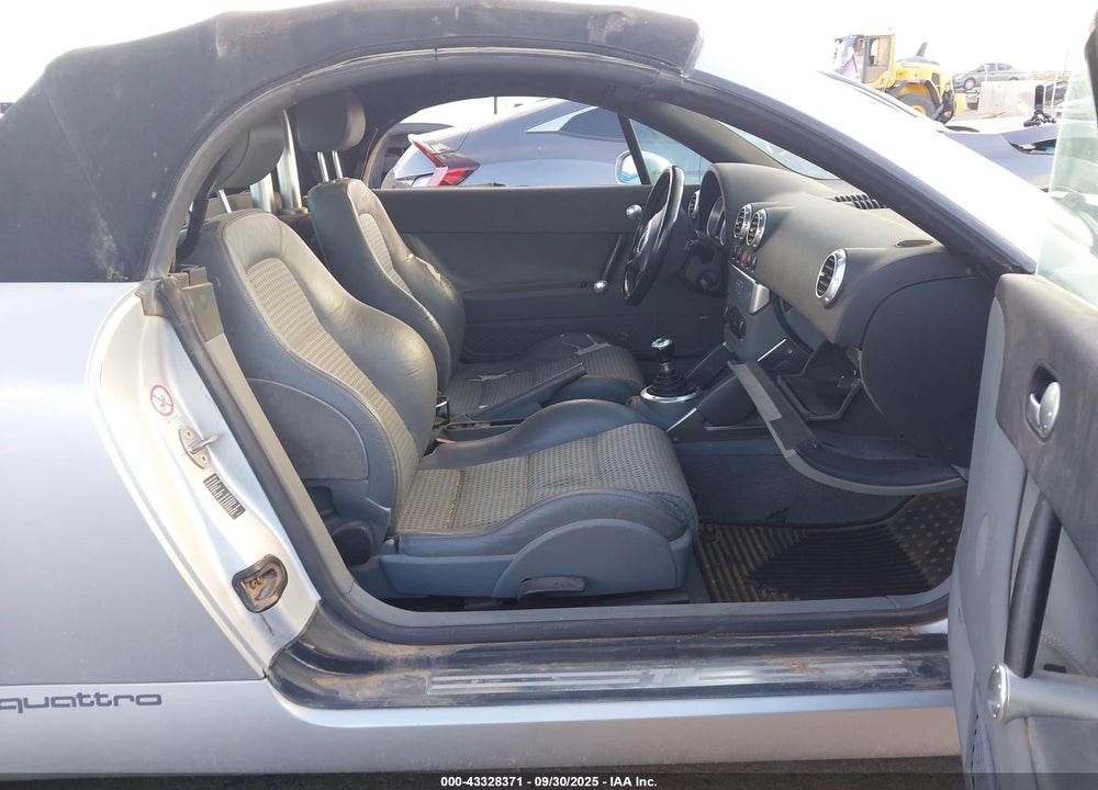 2001 AUDI TT VIN: TRUUT28N311007496