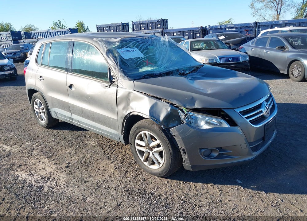 2011 VOLKSWAGEN TIGUAN S VIN: WVGBV7AX1BW532948