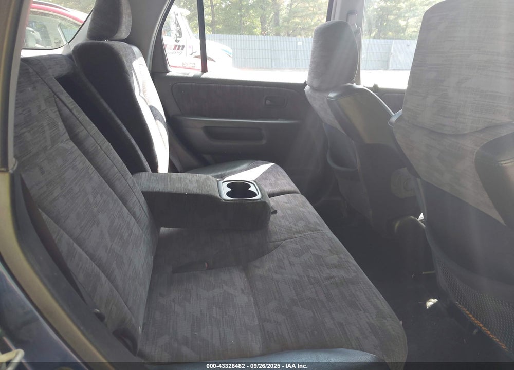 2004 HONDA CR-V LX VIN: JHLRD684X4C017773