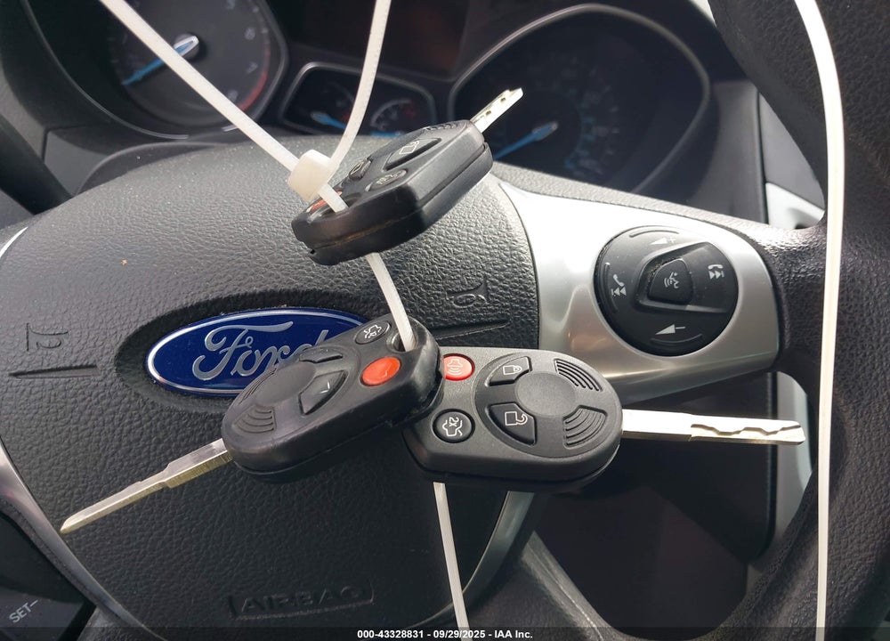 2014 FORD FOCUS VIN: 1FADP3K2XEL448318