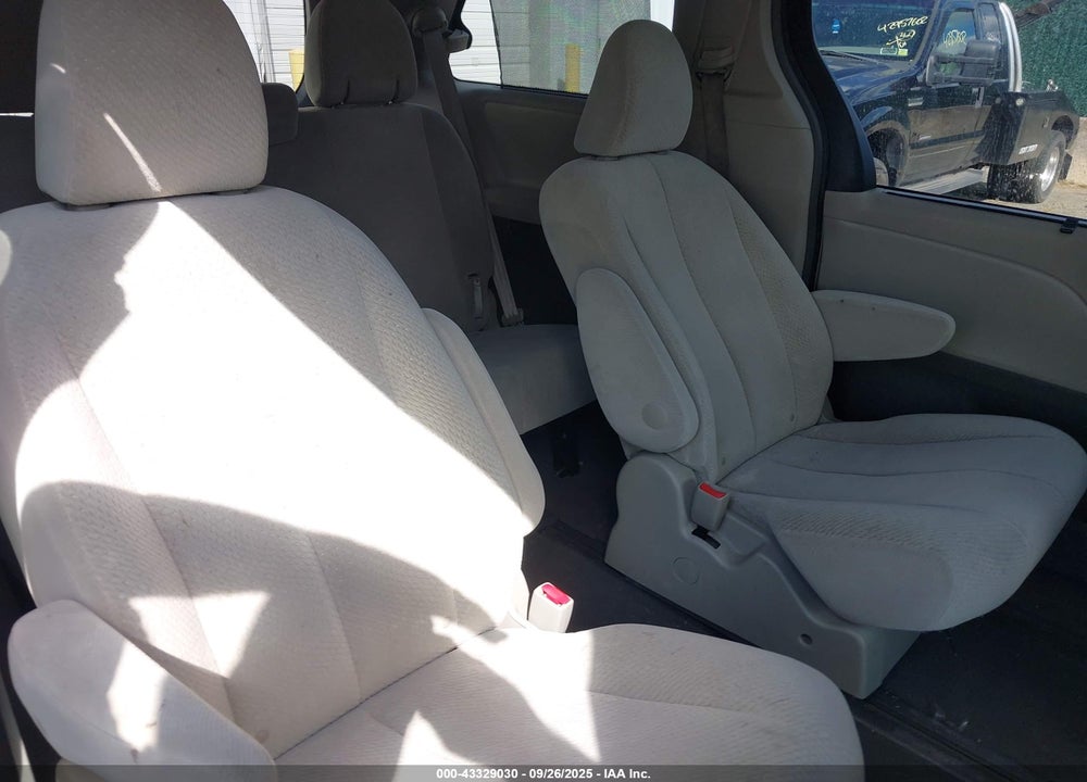 2011 TOYOTA SIENNA LE VIN: 5TDJK3DC9BS010997