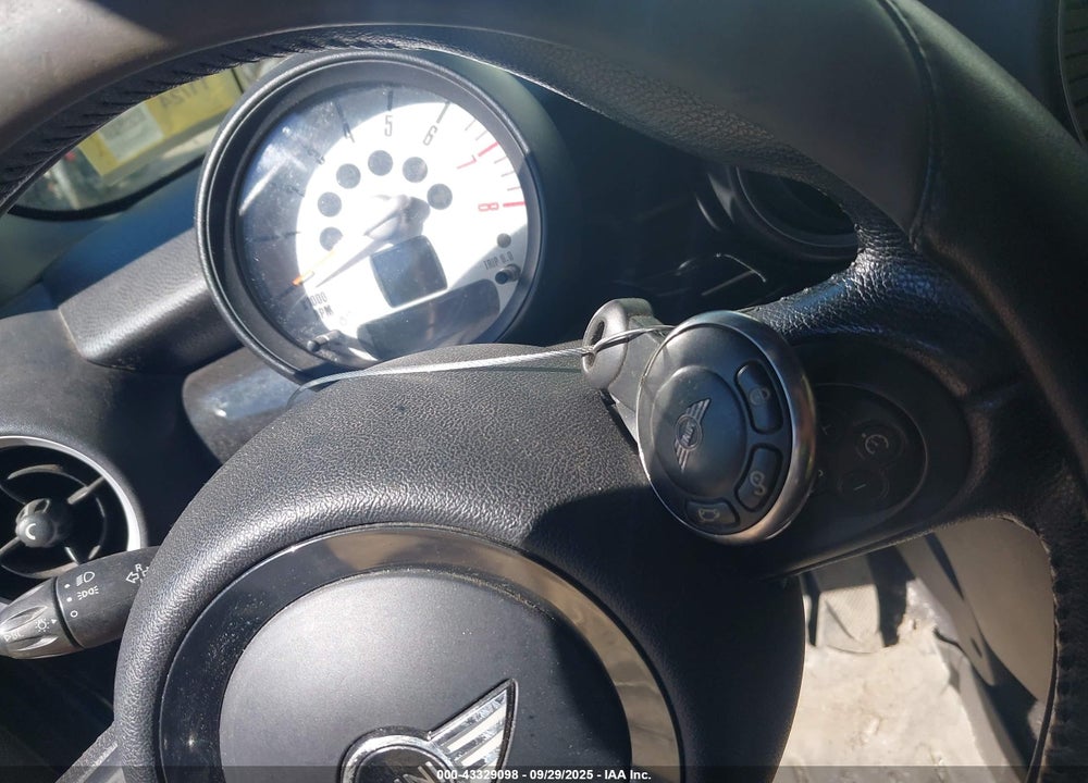 2013 MINI HARDTOP VIN: WMWSU3C53DT689023