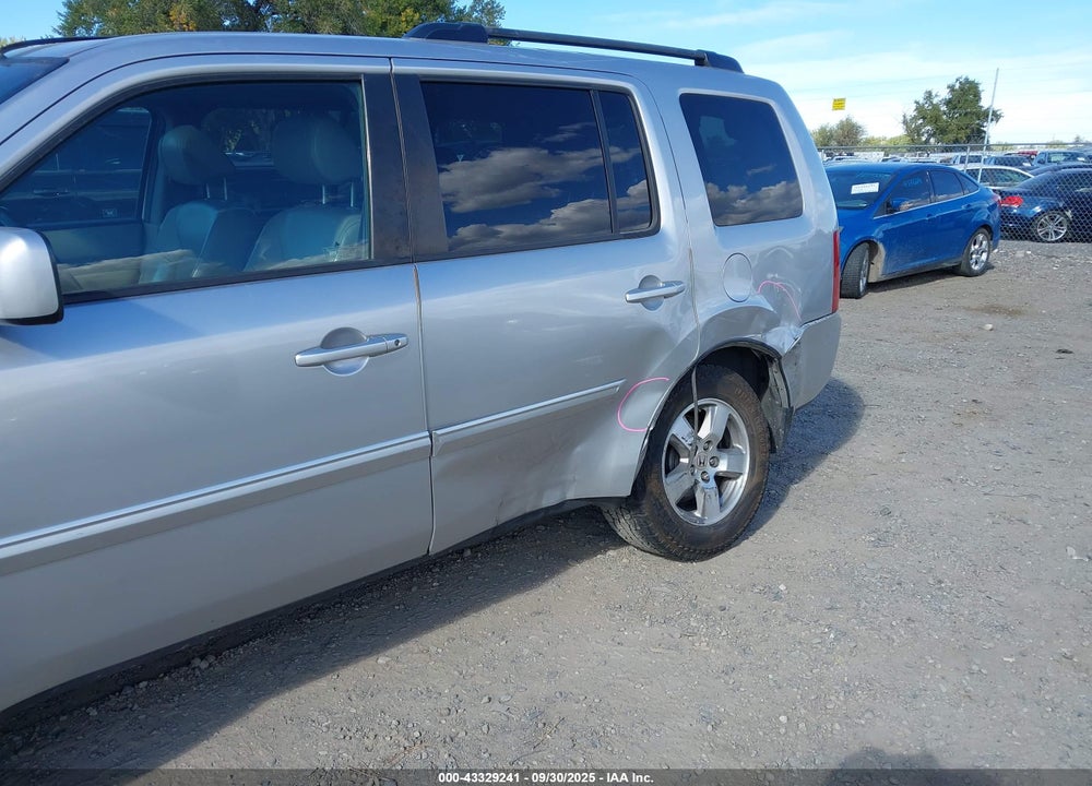 2011 HONDA PILOT EX-L VIN: 5FNYF4H74BB107292