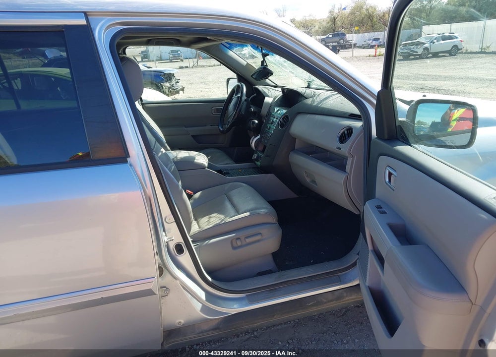 2011 HONDA PILOT EX-L VIN: 5FNYF4H74BB107292