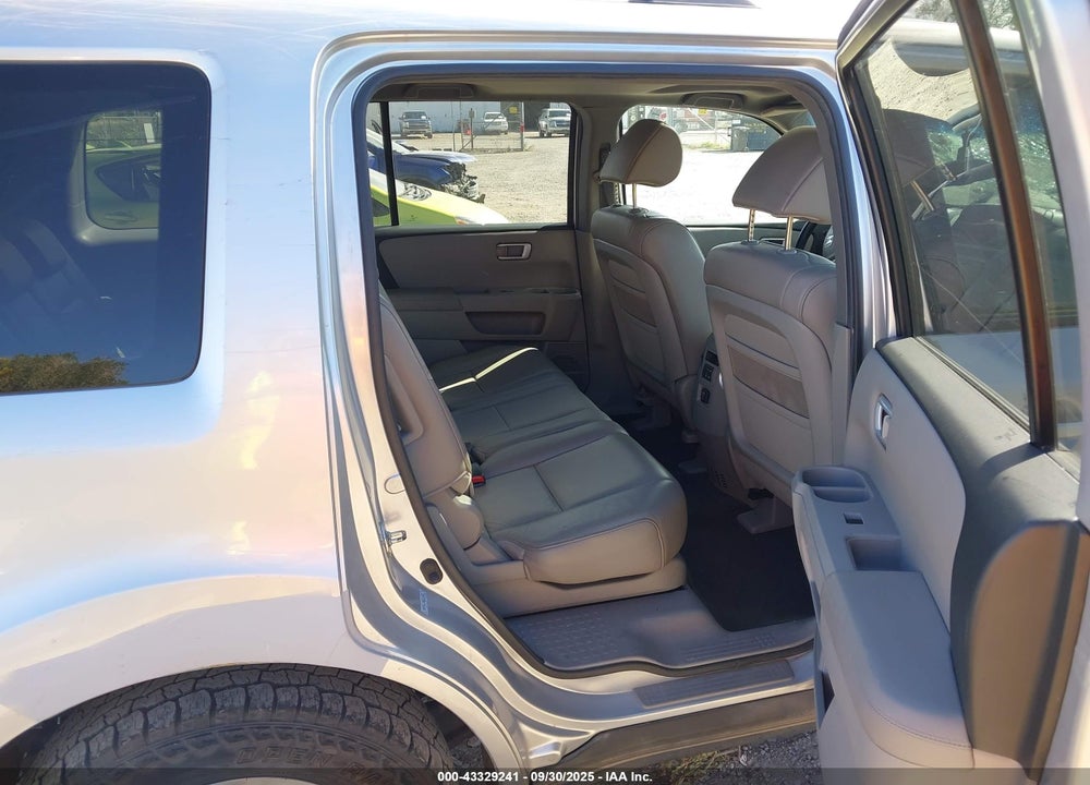 2011 HONDA PILOT EX-L VIN: 5FNYF4H74BB107292