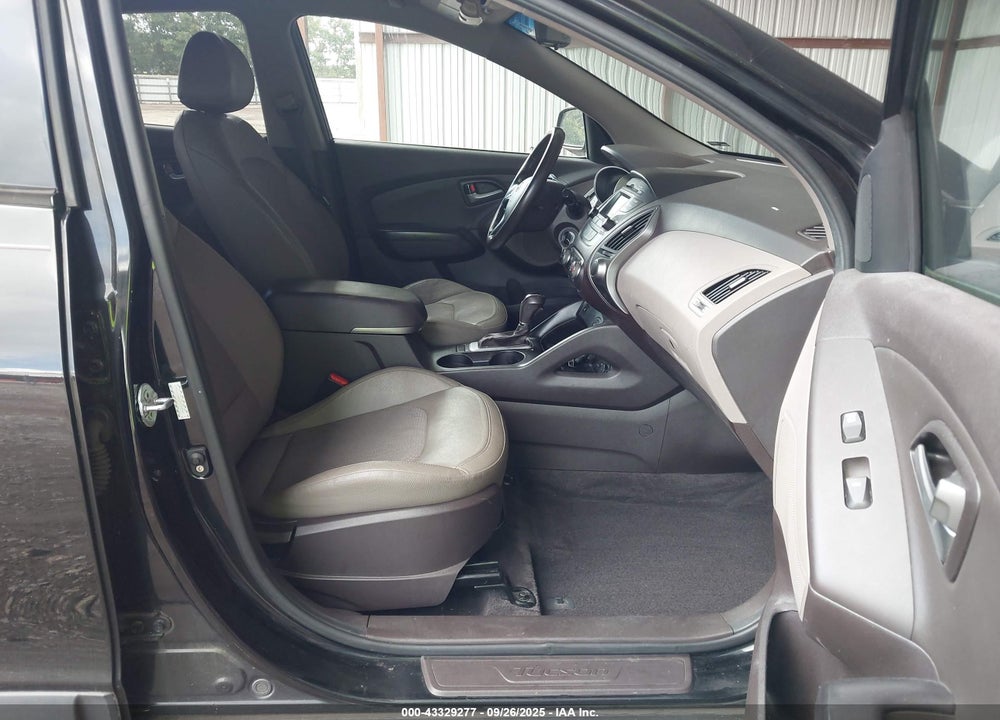 2015 HYUNDAI TUCSON VIN: KM8JUCAGXFU110962